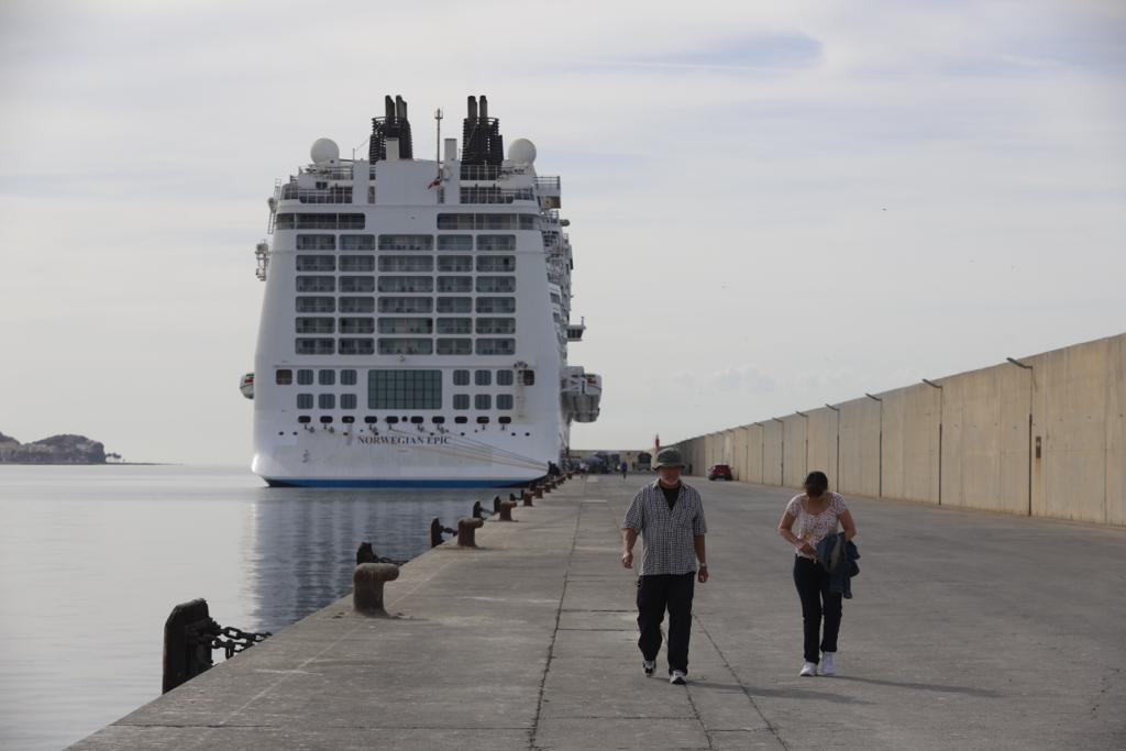 Las imágenes del crucero más grande atracado nunca en Motril