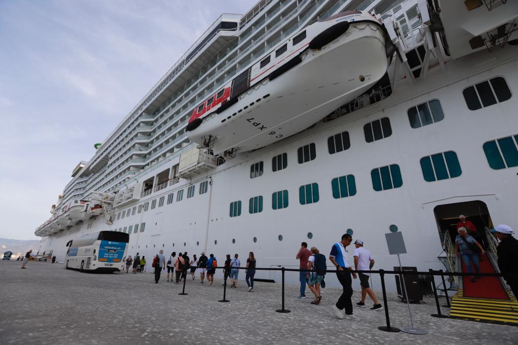 Las imágenes del crucero más grande atracado nunca en Motril