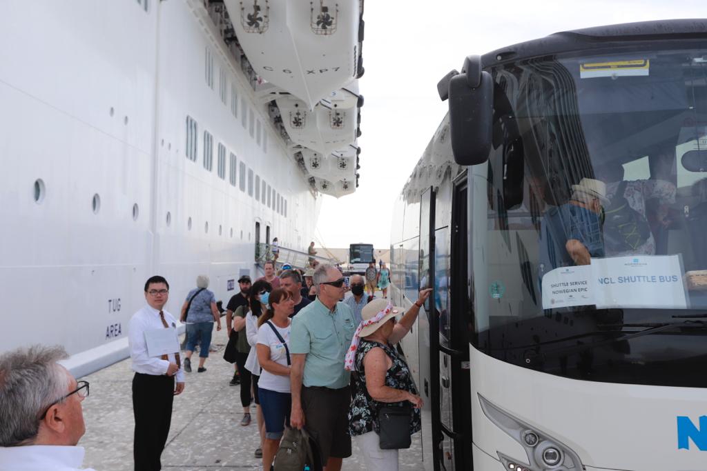 Las imágenes del crucero más grande atracado nunca en Motril