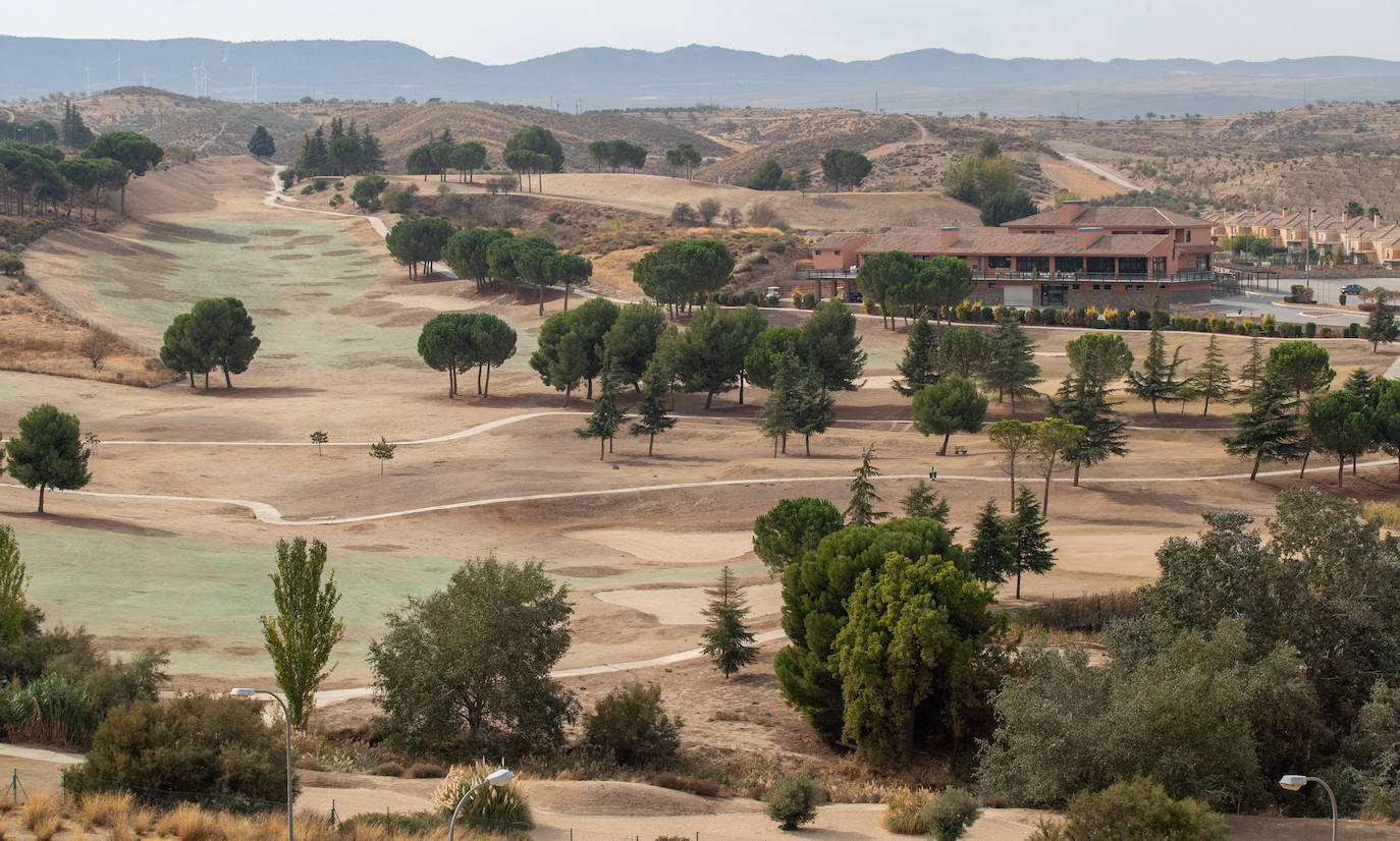 El campo de golf Santa Clara de Otura, cerrado desde el pasado mes de noviembre.