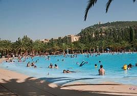Instalaciones de la piscina Las Fuentezuelas de Jaén en una imagen de archivo.