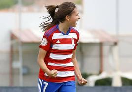 Laura Pérez celebra su gol en la última jornada.