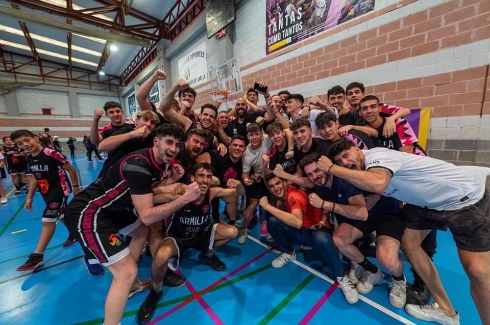 Celebración del CB Armilla tras el ascenso