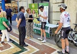 Mesa informativa en el Paseo de la Estación de la capital.