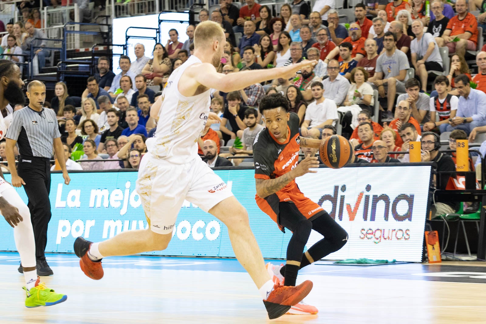El partido entre Covirán y Zaragoza, a pie de pista