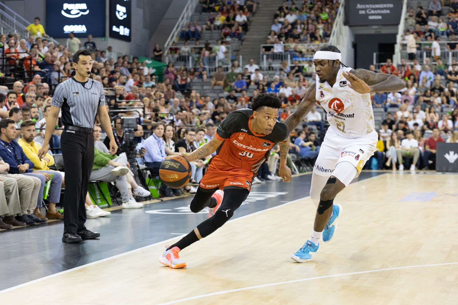 El partido entre Covirán y Zaragoza, a pie de pista