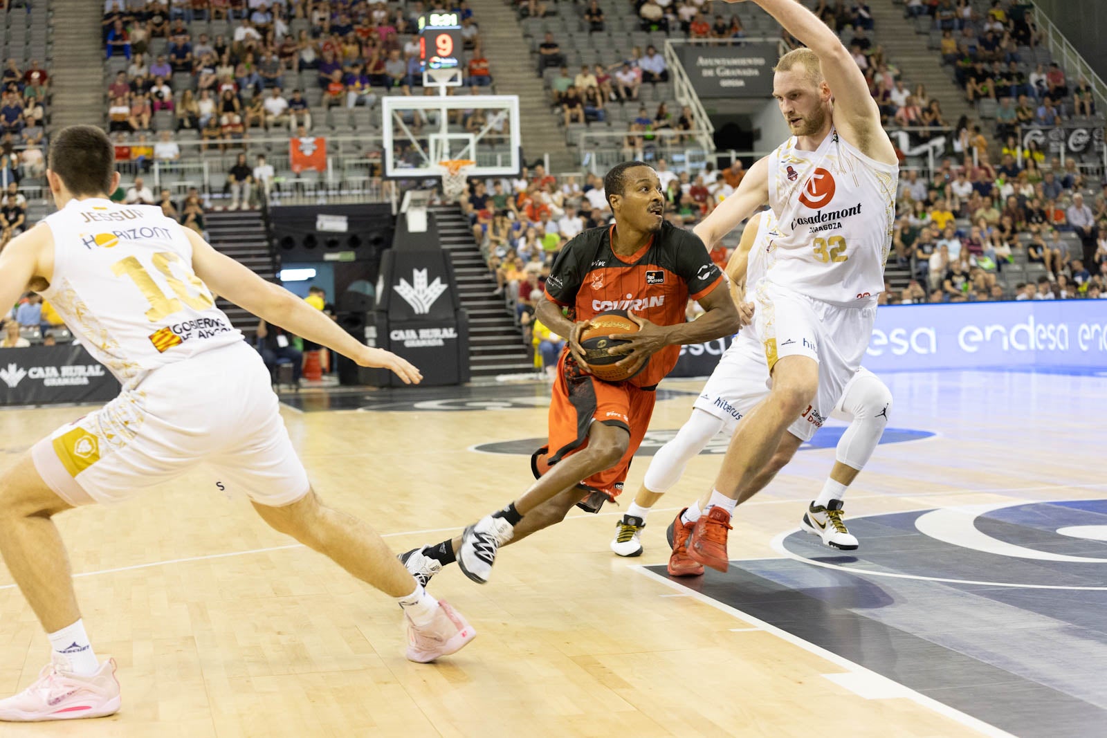 El partido entre Covirán y Zaragoza, a pie de pista