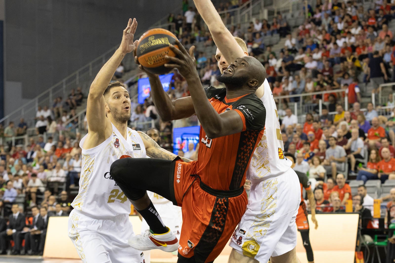 El partido entre Covirán y Zaragoza, a pie de pista