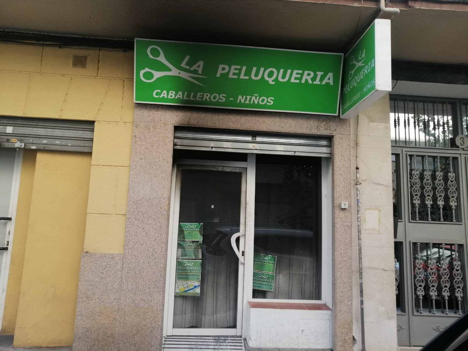 Peluquería incendiada en el Callejón de Arenas