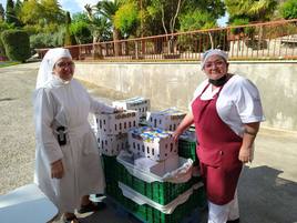 Primer cargamento de comida recibido en la residencia de mayores granadina.