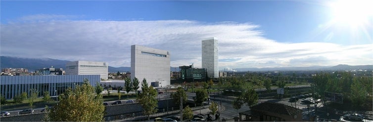 Gran torre proyectada junto al edificio Forum.