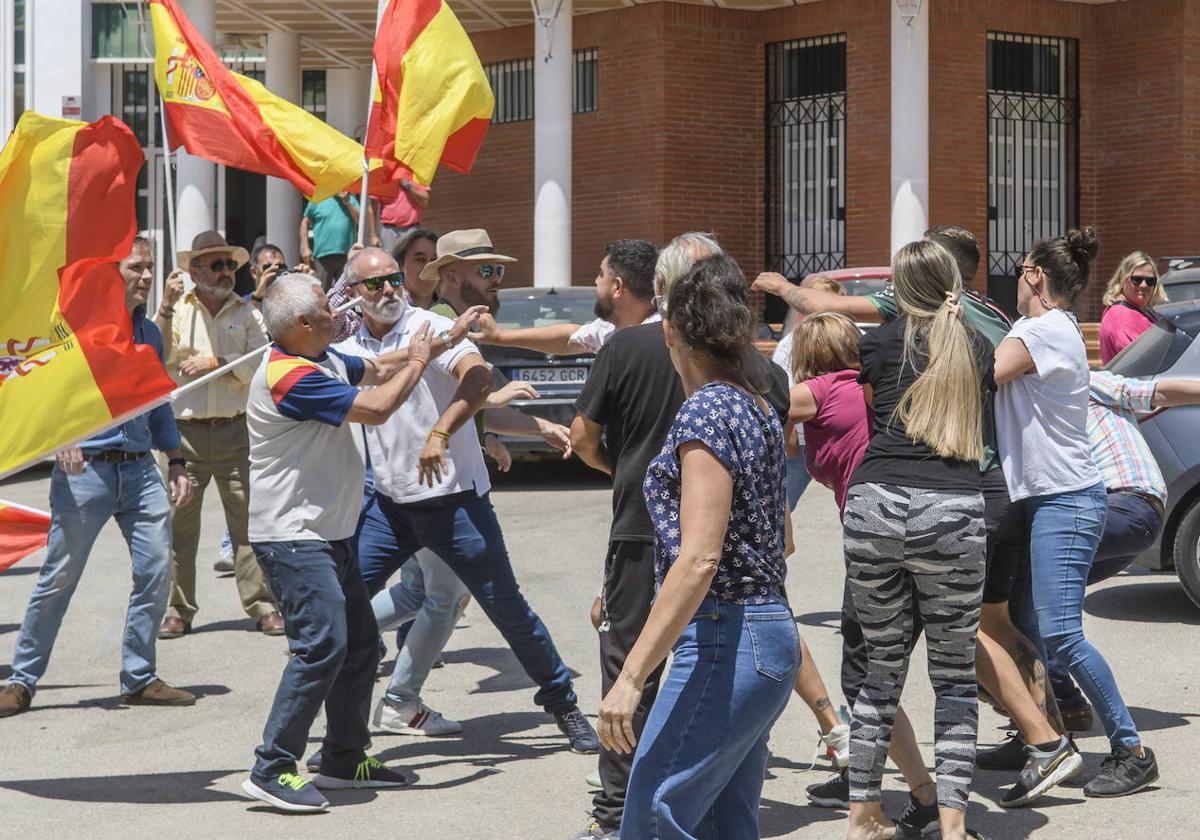 Vox denuncia agresiones y un intento de atropello en una visita electoral a Marinaleda