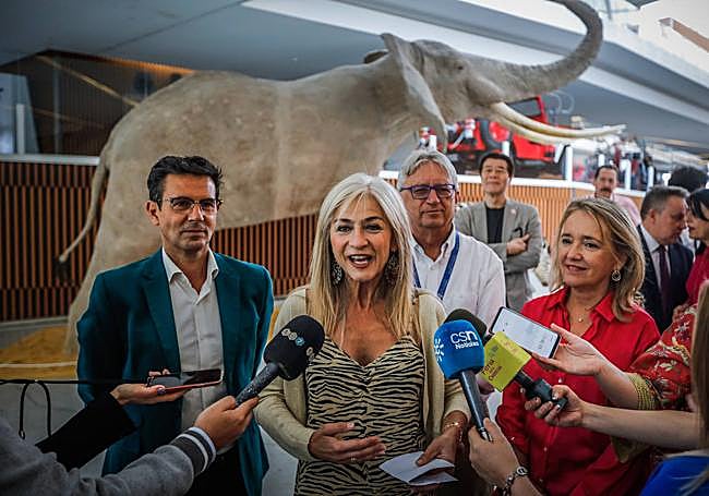 Francisco Cuenca y Patricia del Pozo atienden a los medios.
