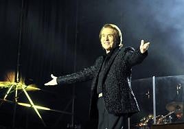 El cantante Raphael, en uno de sus últimos conciertos en Linares.