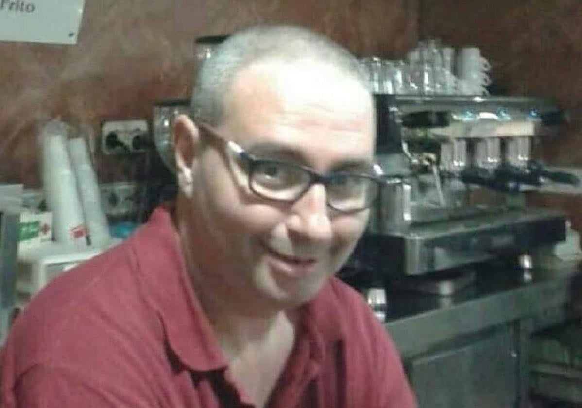 Antonio Ruiz Laguna, camarero del Café-bar Dílar durante más de tres décadas.