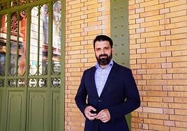 Juan Francisco Rojas, en los andenes de la antigua estación de ferrocarril de Almería.