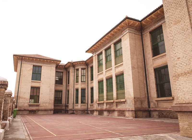 Interior del colegio Miguel de Cervantes de Lopera.