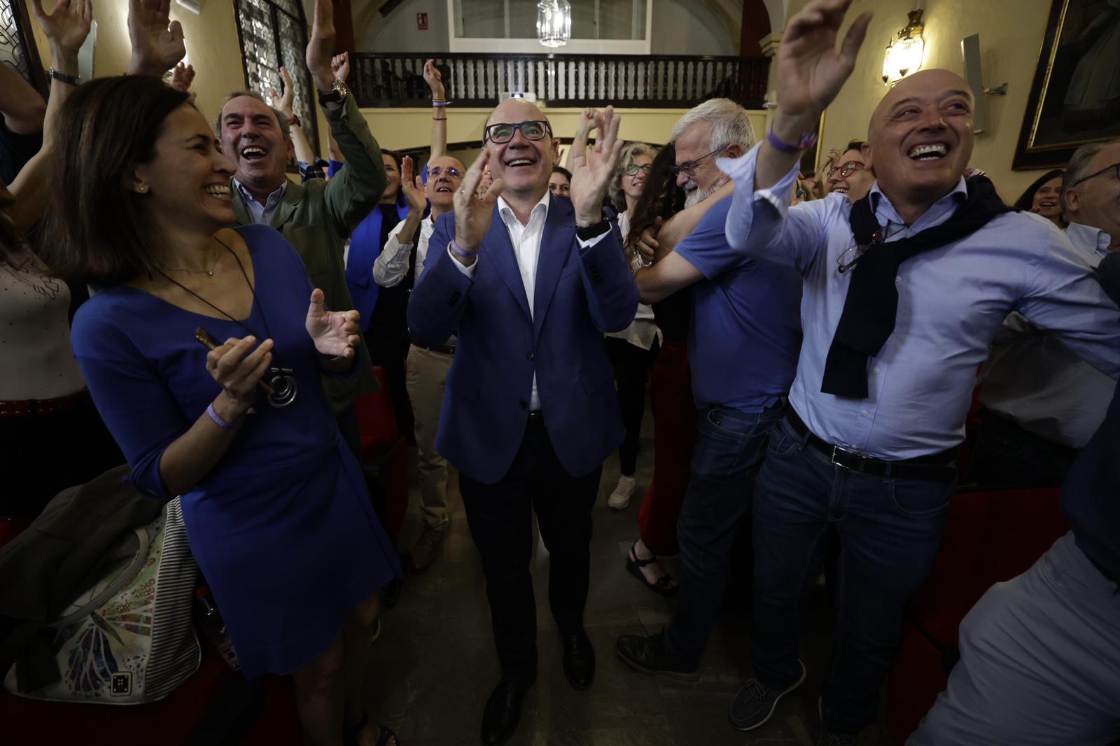 Pedro Mercado y su equipo celebran la victoria