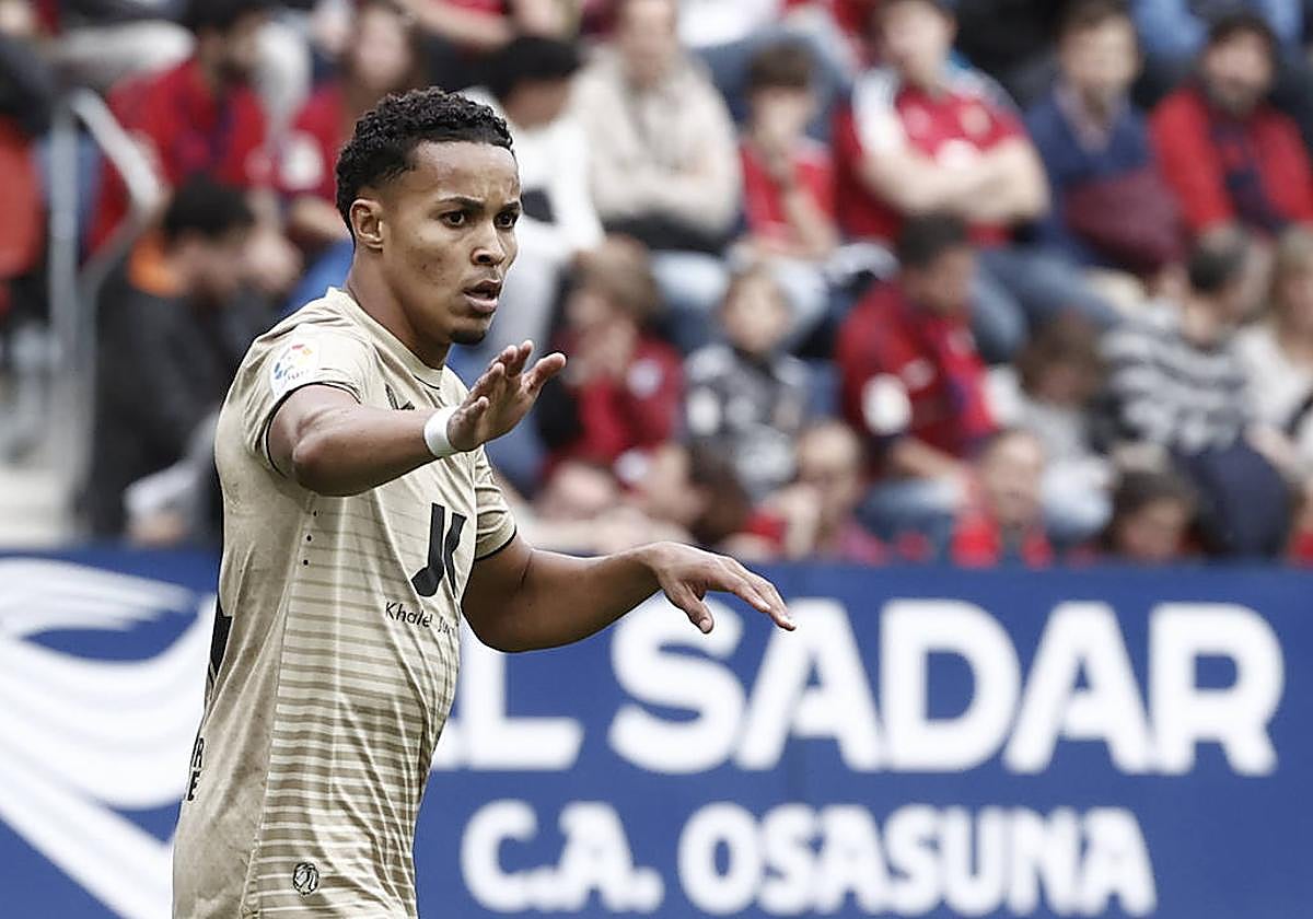 Lázaro celebra el gol del honor en El Sadar.