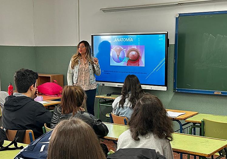 Laura había empezado a dar charlas en institutos.