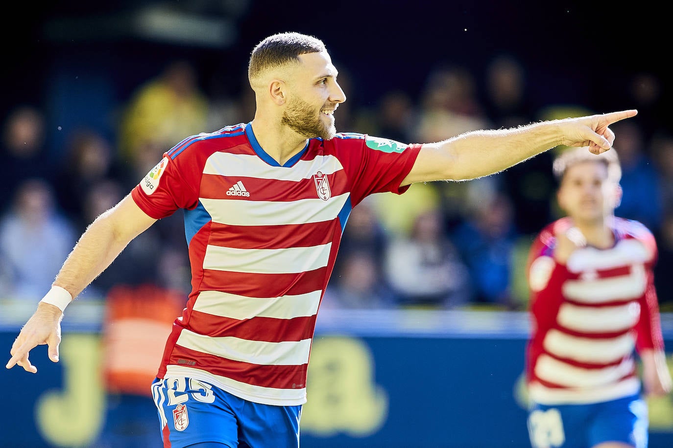 Casi seis meses pasaron entre la primera victoria del Granada lejos de Los Cármenes y la que logró a comienzos de febrero en el campo del Villarreal ante su filial. Con dos goles tempraneros que facilitaron el partido, los rojiblancos supieron gestionar un envite que sirvió para que los granadinos volvieran a creer en el ascenso de categoría, después de semanas de incertidumbre.