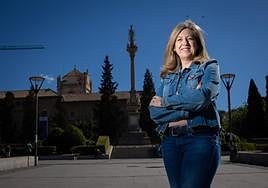 La candidata Beatriz Sánchez posa para IDEAL en el interior de los Jardines del Triunfo.