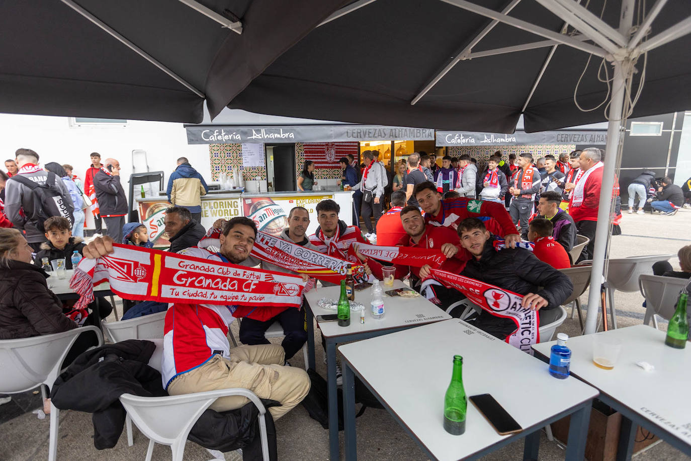 Las fotos de la afición del Granada en Miranda