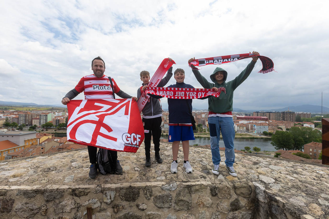 Las fotos de la afición del Granada en Miranda