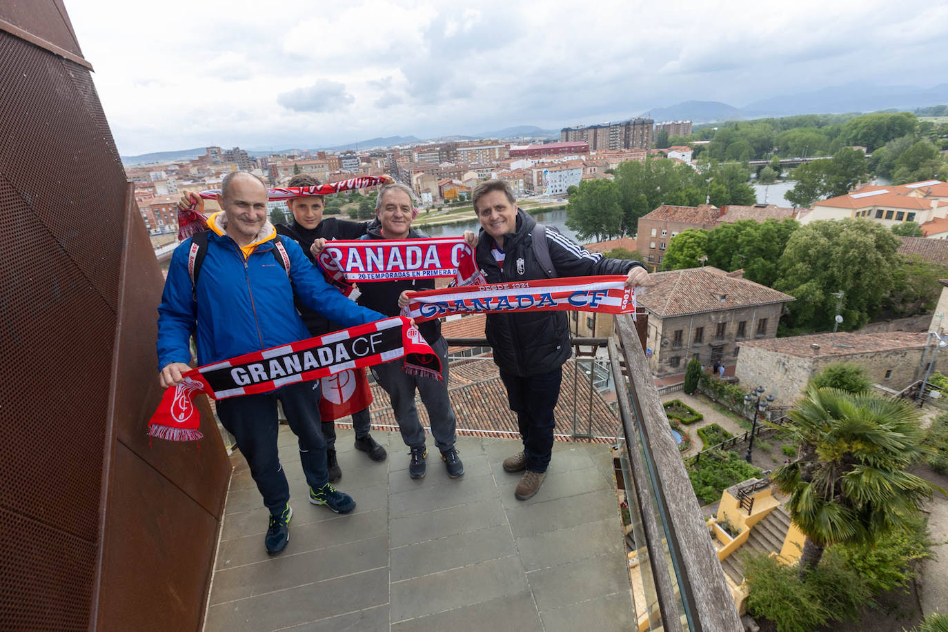 Las fotos de la afición del Granada en Miranda