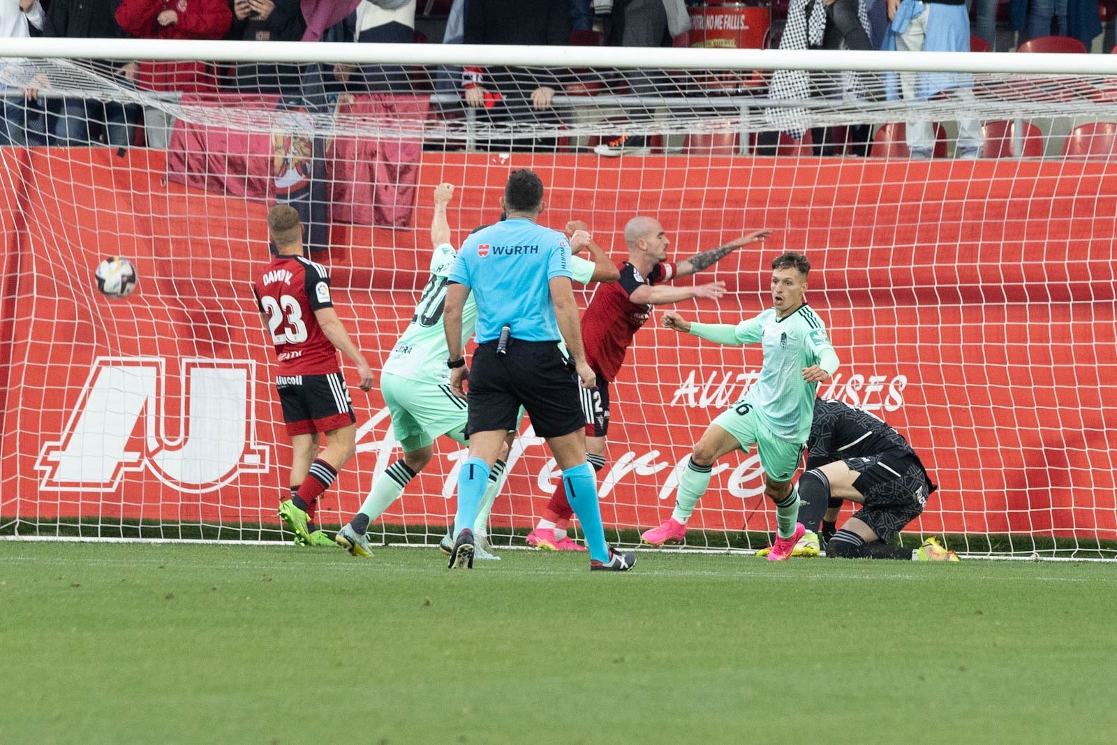 El partido entre Granada y Mirandés a pie de campo