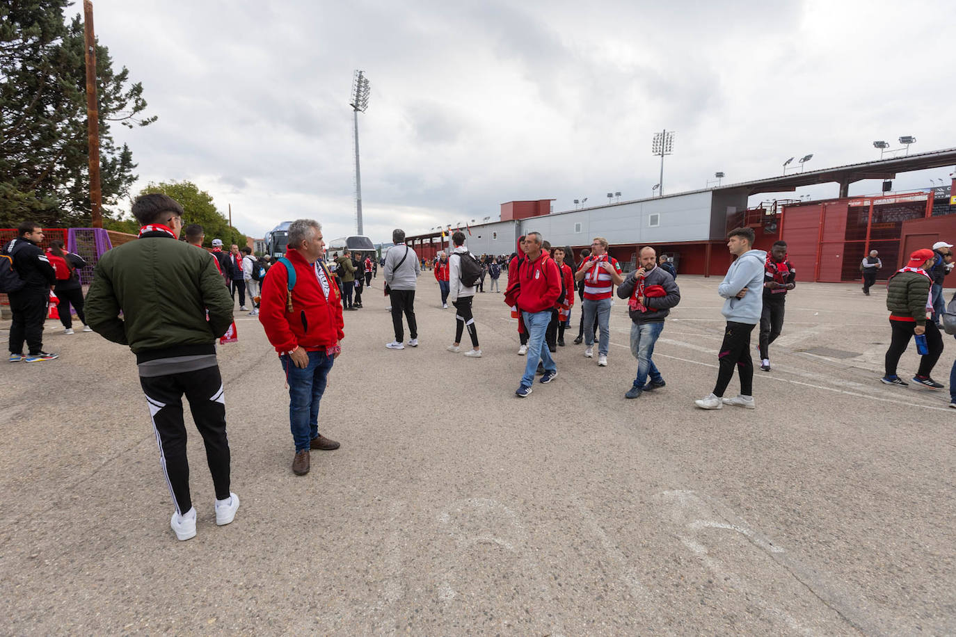 Las fotos de la afición del Granada en Miranda