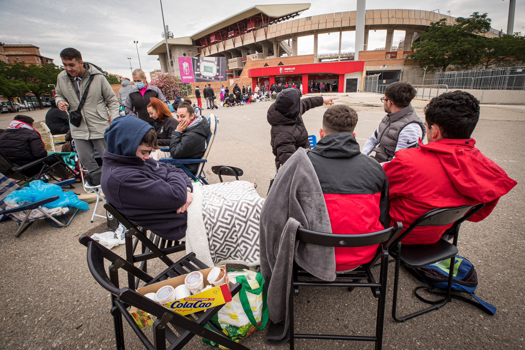 Encuéntrate en las colas de Los Cármenes