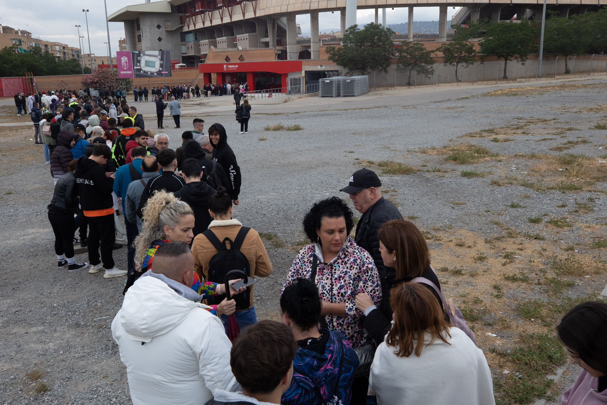 Encuéntrate en las colas de Los Cármenes