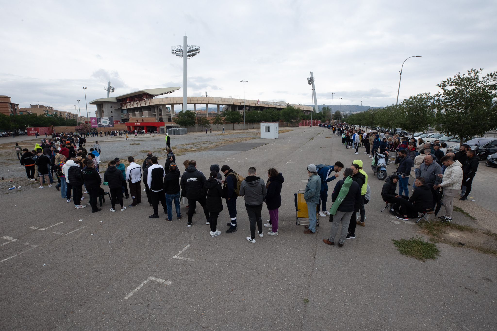 Encuéntrate en las colas de Los Cármenes