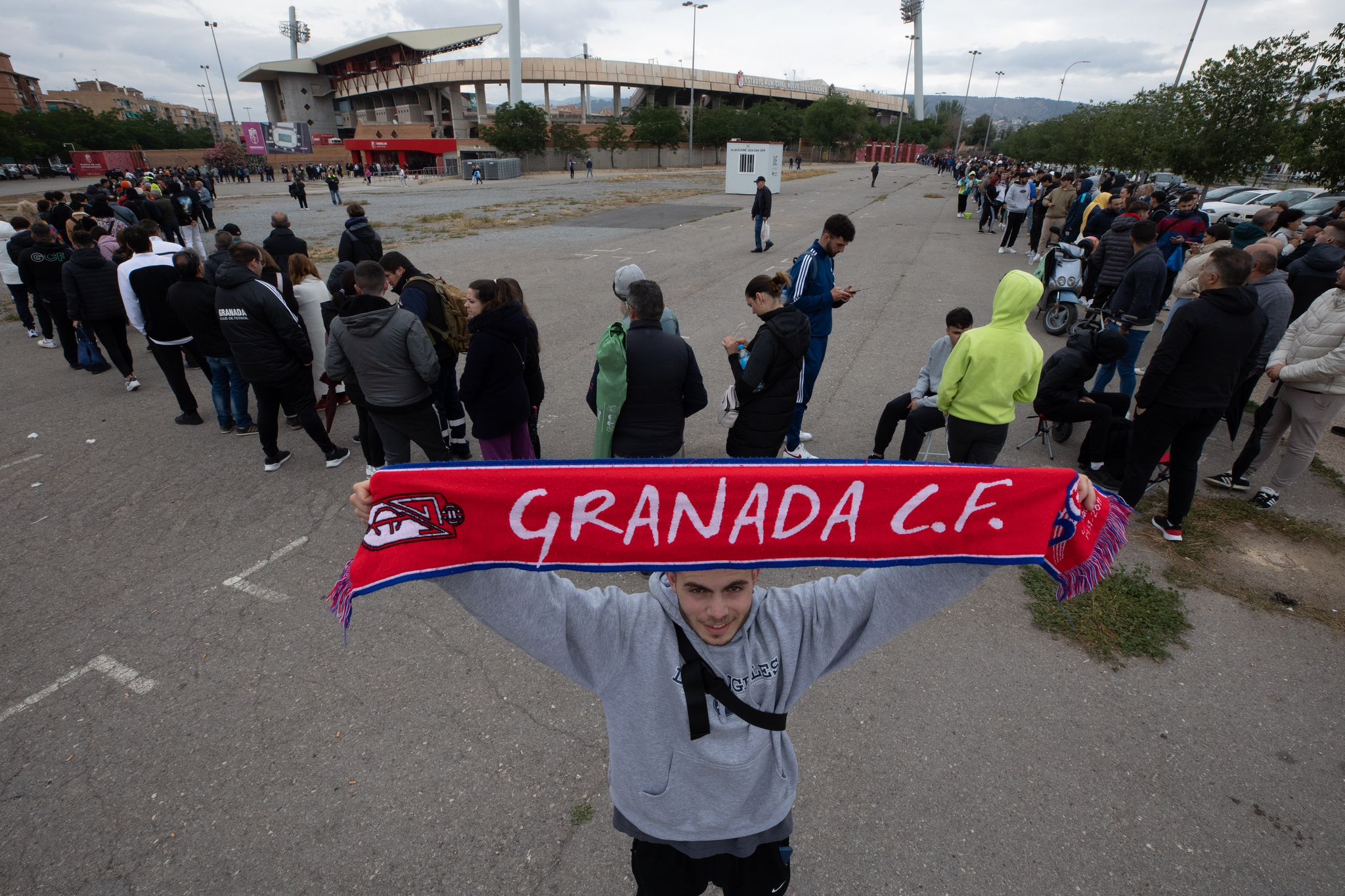 Encuéntrate en las colas de Los Cármenes