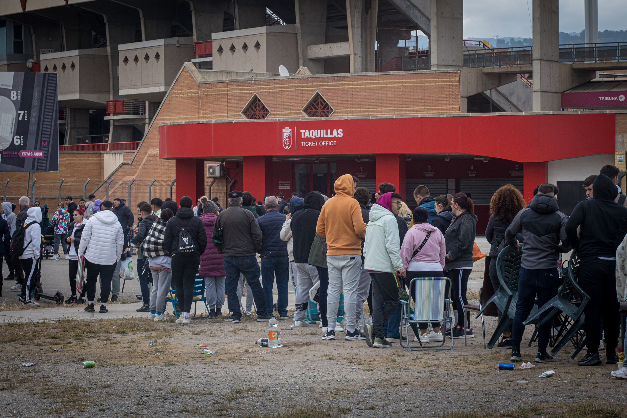Encuéntrate en las colas de Los Cármenes