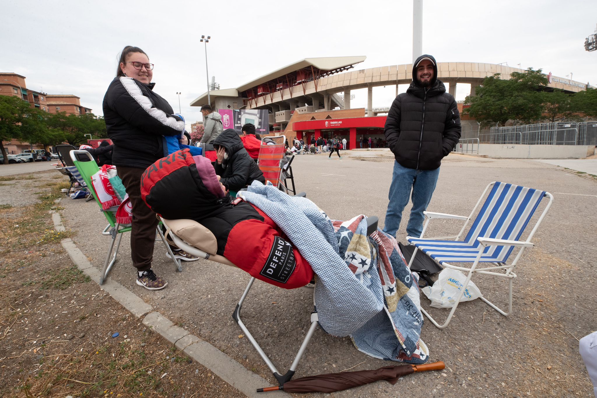 Encuéntrate en las colas de Los Cármenes