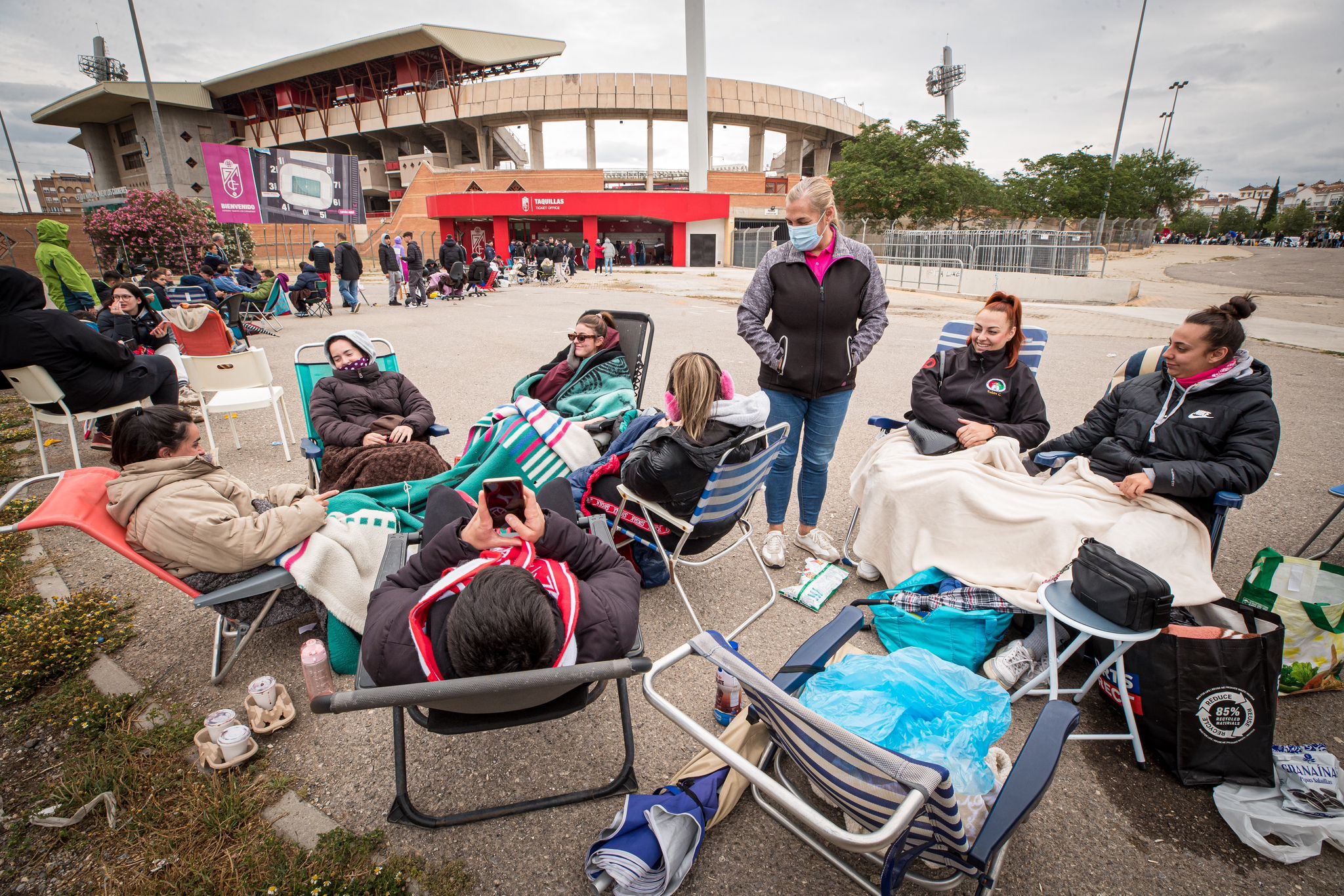 Encuéntrate en las colas de Los Cármenes