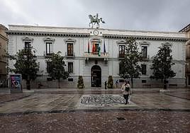 Fachada del Ayuntamiento de Granada en una imagen reciente.