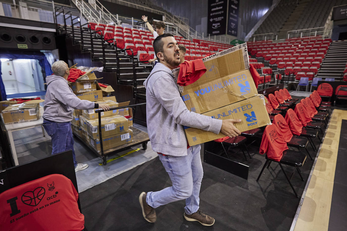 La marea roja impregna el Palacio de ACB