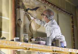 Trabajo en la tercera puerta, correspondiente a la Natividad de la Virgen en la Catedral de Baeza