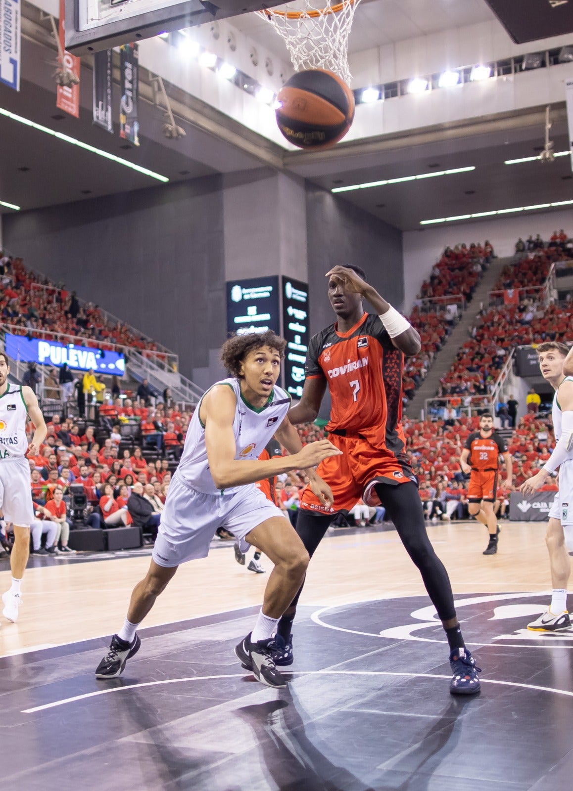 El partido entre Covirán y Joventut, a pie de pista