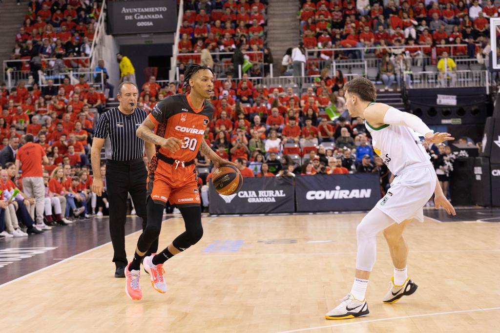 El partido entre Covirán y Joventut, a pie de pista