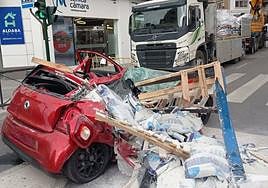 Estado en el que quedó el vehículo que circulaba por calle Arabial.