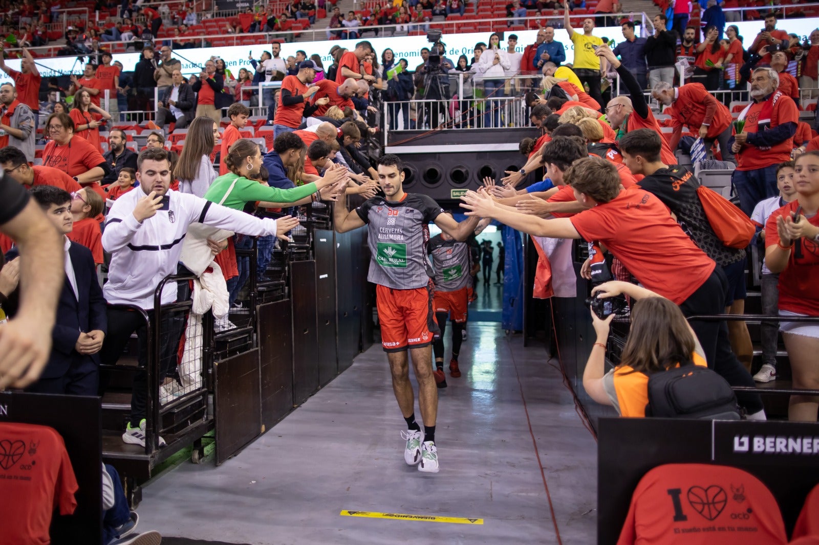 El partido entre Covirán y Joventut, a pie de pista