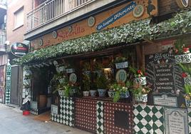 Fachada de La Sitarilla, bar ubicado en la calle San Miguel Alta de Granada.