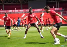 La plantilla de la UD Almería se ejercitó ayer en el campo principal del Power Horse Stadium.