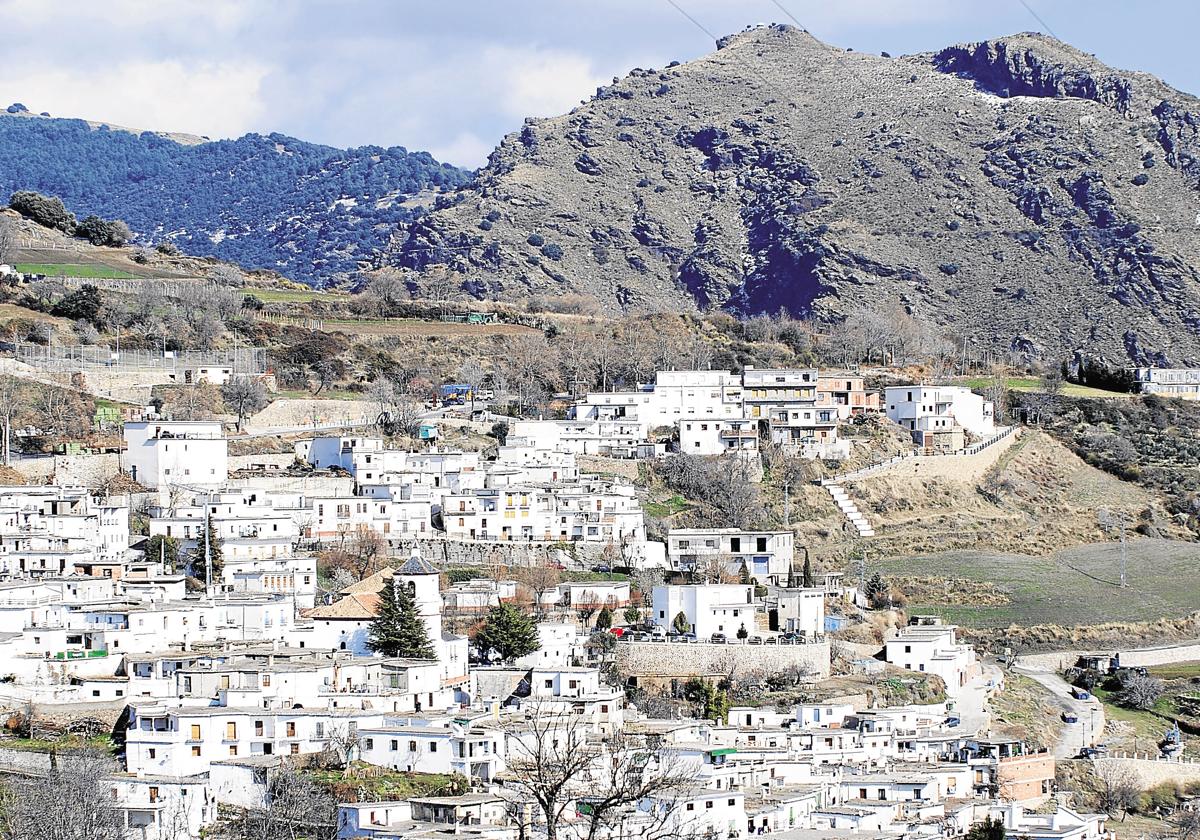 Vista de la pintoresca localidad alpujarreña de Busquístar.