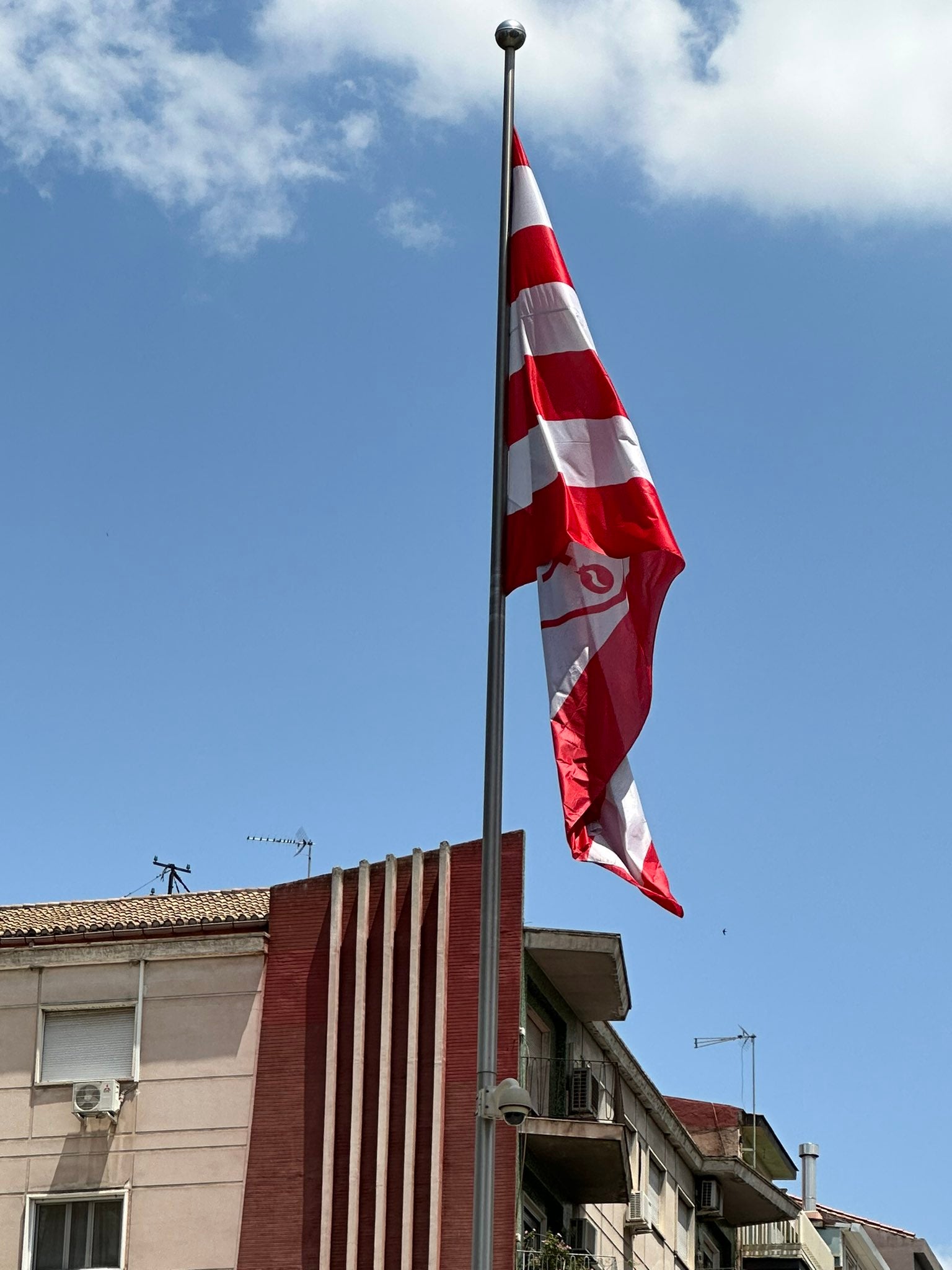 Granada saca sus banderas rumbo a Primera