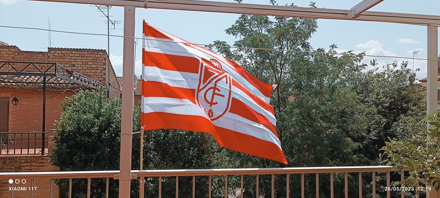 Granada saca sus banderas rumbo a Primera